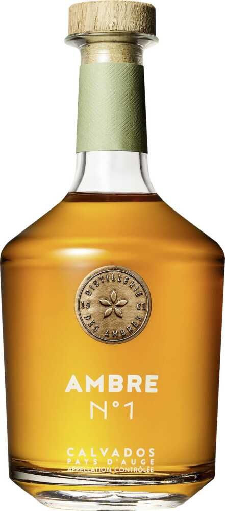 Distillerie des Ambres Calvados Ambre No 1 Ac Calvados Du Pays DAuge NV  0.7 L Flasche